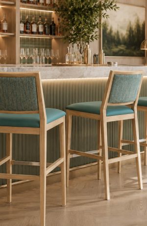 Full restaurant bar photo